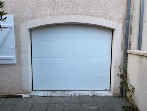 Installation d'une porte sectionnelle sur Bordeaux par rénovisol 33 Solabaie, Bordeaux, RENOVISOL 33