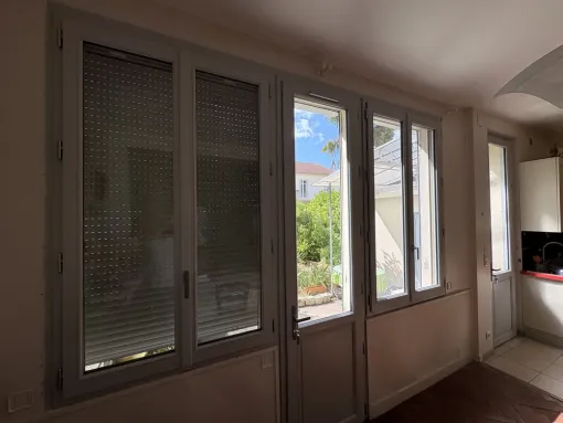 Installation de fenêtre en bois double vitrage à Bordeaux Caudéran, Bordeaux, RENOVISOL 33