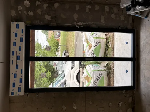 Pose de fenêtre neuve en aluminium avec volet roulant intégré sur Léognan, Bordeaux, RENOVISOL 33