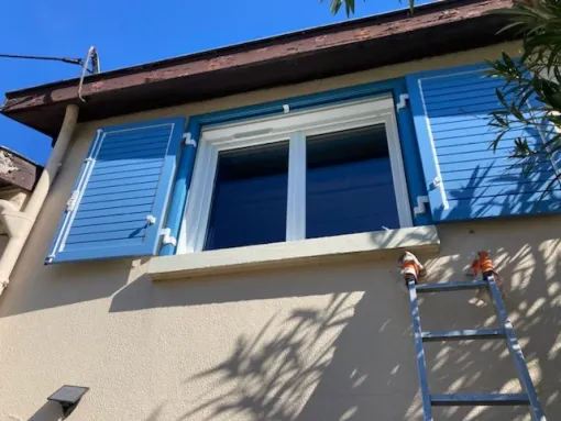 Installation de volets précadre en aluminium de chez Loubat sur Talence, Bordeaux, RENOVISOL 33