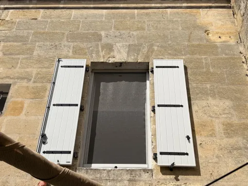 Installation d'une moustiquaire et de volets à Bordeaux, Bordeaux, RENOVISOL 33