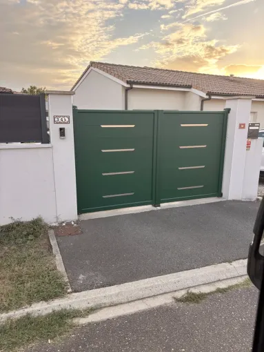 Installation d'un magnifique portail à Cubnezais, Bordeaux, RENOVISOL 33